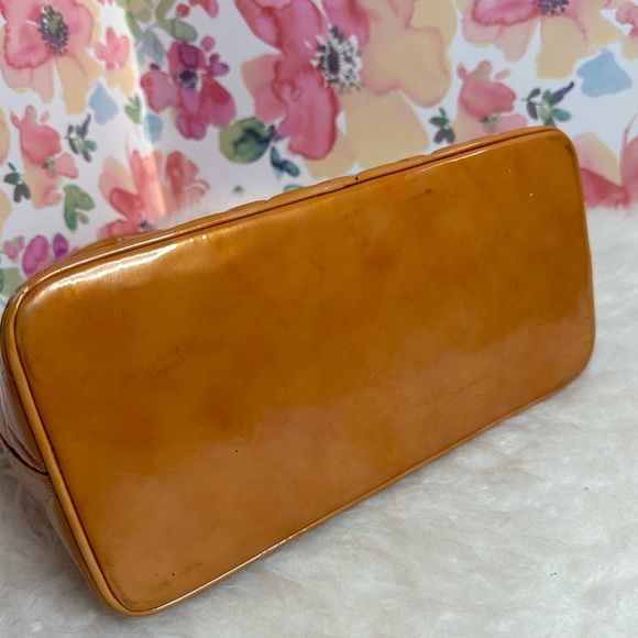 💯Authentic Chanel Medallion PM Size🍀 - Picture 12 of 17